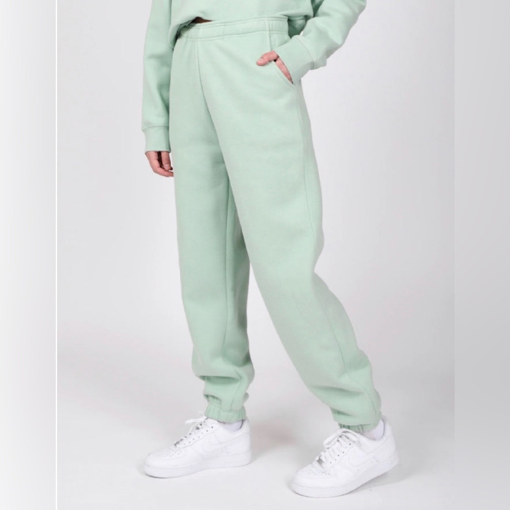 (#72)BRUNETTE THE LABEL Oversized Jogger - Picture 2 of 3